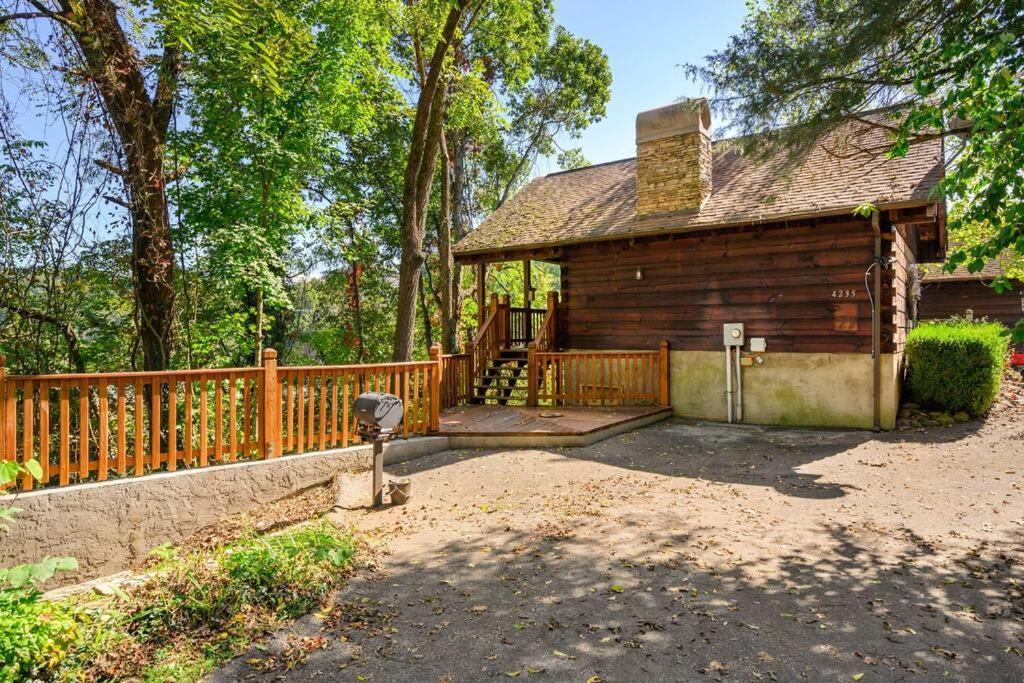 Do Not Disturb - Pigeon Forge Smoky Mountain Studio Cabin, Hot Tub, Fireplace Dış mekan fotoğraf