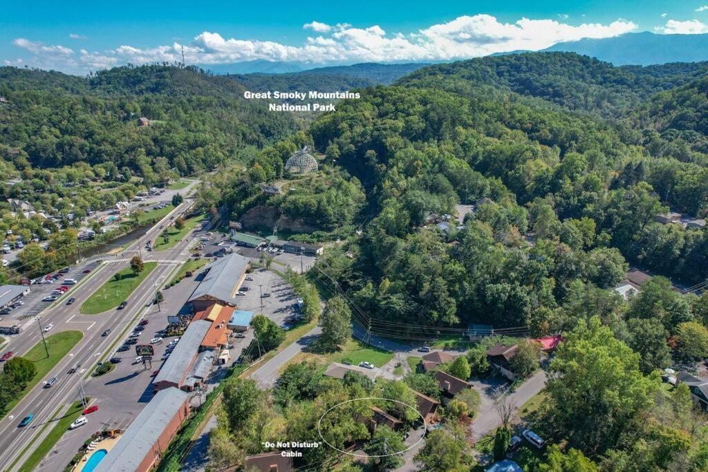 Do Not Disturb - Pigeon Forge Smoky Mountain Studio Cabin, Hot Tub, Fireplace Dış mekan fotoğraf