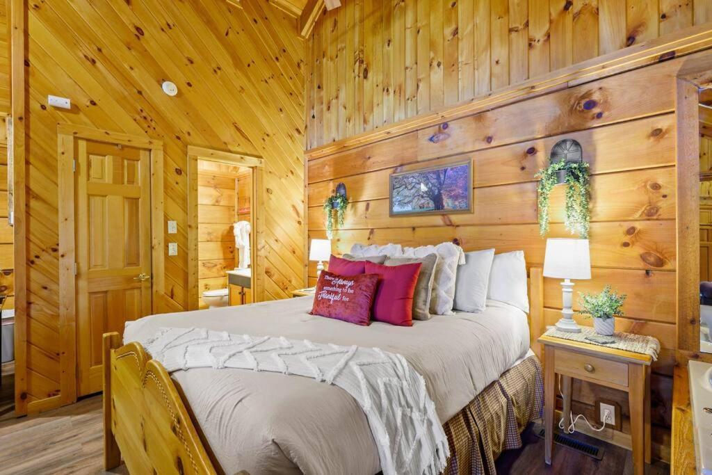 Do Not Disturb - Pigeon Forge Smoky Mountain Studio Cabin, Hot Tub, Fireplace Dış mekan fotoğraf