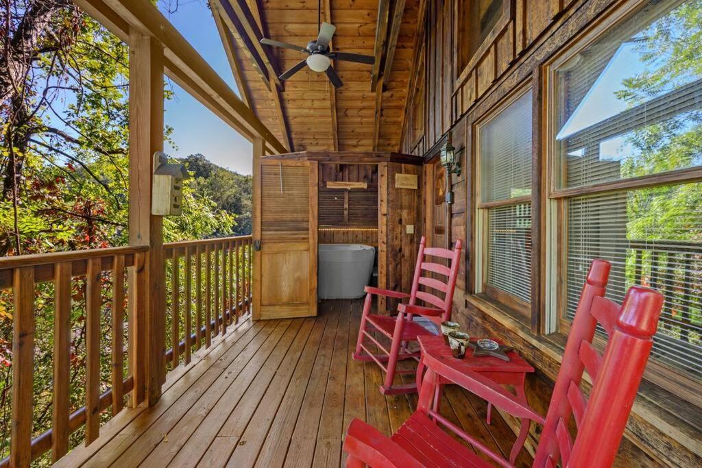 Do Not Disturb - Pigeon Forge Smoky Mountain Studio Cabin, Hot Tub, Fireplace Dış mekan fotoğraf