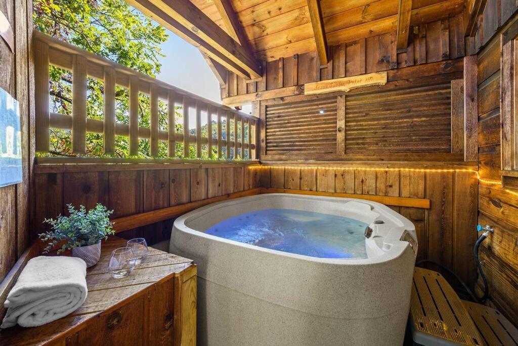 Do Not Disturb - Pigeon Forge Smoky Mountain Studio Cabin, Hot Tub, Fireplace Dış mekan fotoğraf