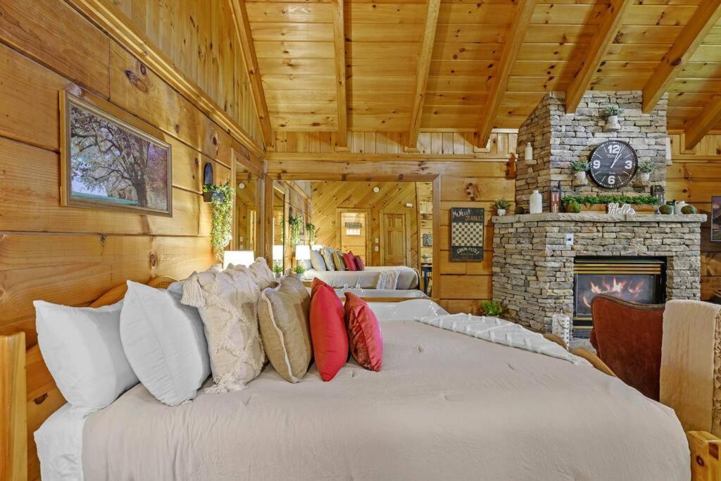 Do Not Disturb - Pigeon Forge Smoky Mountain Studio Cabin, Hot Tub, Fireplace Dış mekan fotoğraf