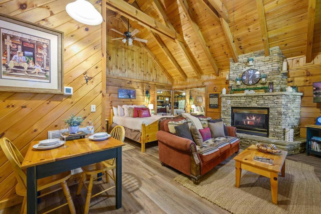 Do Not Disturb - Pigeon Forge Smoky Mountain Studio Cabin, Hot Tub, Fireplace Dış mekan fotoğraf