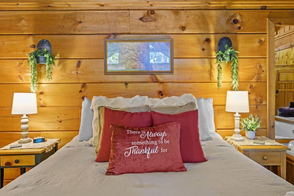 Do Not Disturb - Pigeon Forge Smoky Mountain Studio Cabin, Hot Tub, Fireplace Dış mekan fotoğraf